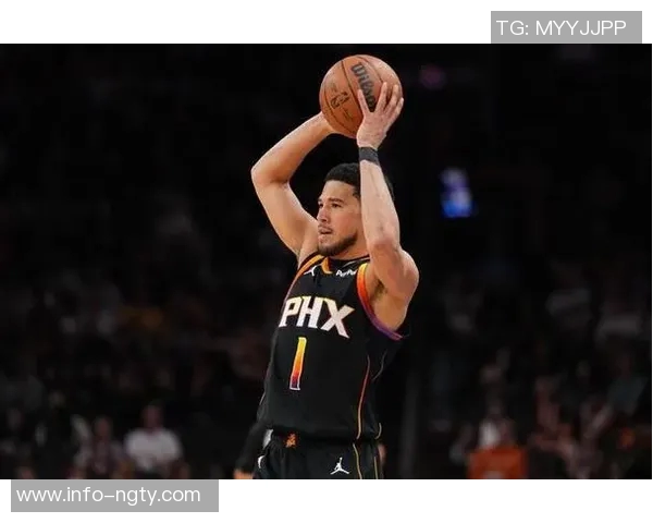 布克反思失误原因称对球处理过于随意并强调团队化学反应仍在培养中